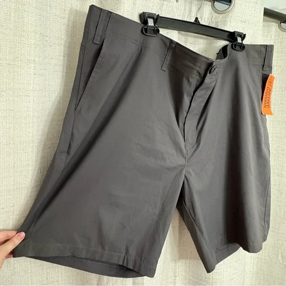 Foundry Active Division Men’s Comfort Stretch Quick Dry Dark Gray Shorts Size 50 - Picture 2 of 8